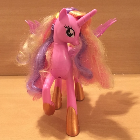 Talking Princess Cadance Wedding Day MLP Light Up Wings My Little Pony Sings - Picture 4 of 6